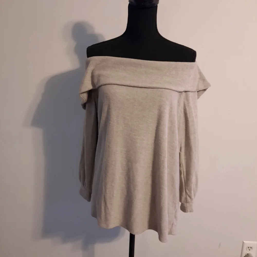 Off-Shoulder Sweater - Picture 12 of 13